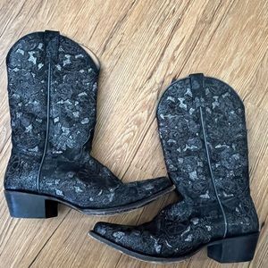 Size 9.5 Shyanne Boots